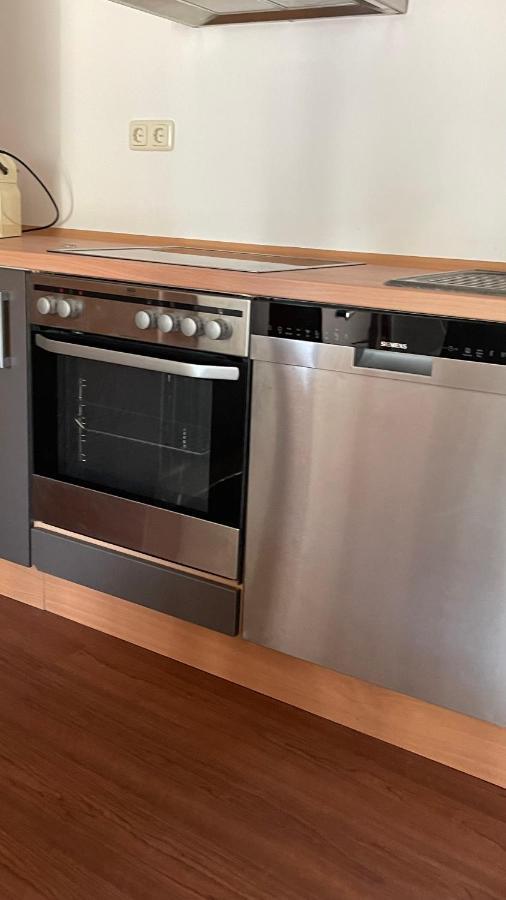 Oase Im Gruenen Hinterhof, Eg, Ruhe, Terrasse, Carport, Free Paytv, Kaffee&Tee, Fahrraeder Apartment Дуйсбург Екстериор снимка
