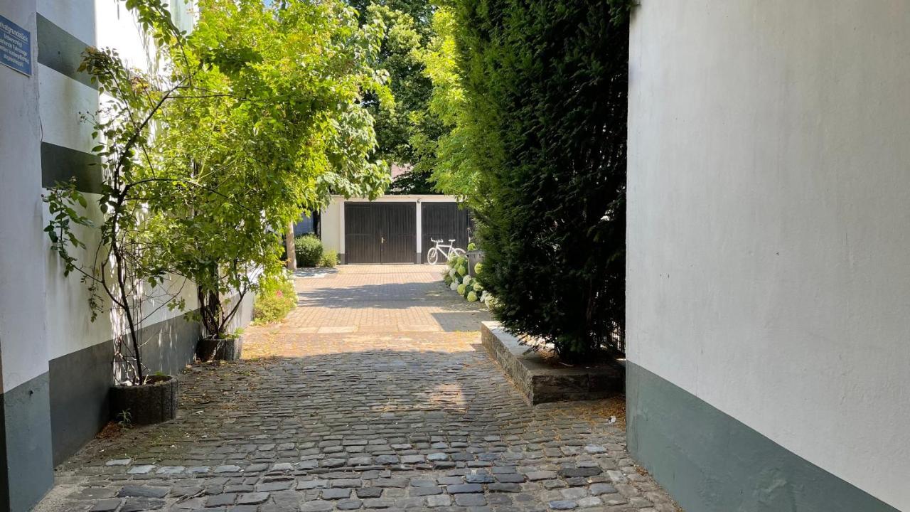 Oase Im Gruenen Hinterhof, Eg, Ruhe, Terrasse, Carport, Free Paytv, Kaffee&Tee, Fahrraeder Apartment Дуйсбург Екстериор снимка